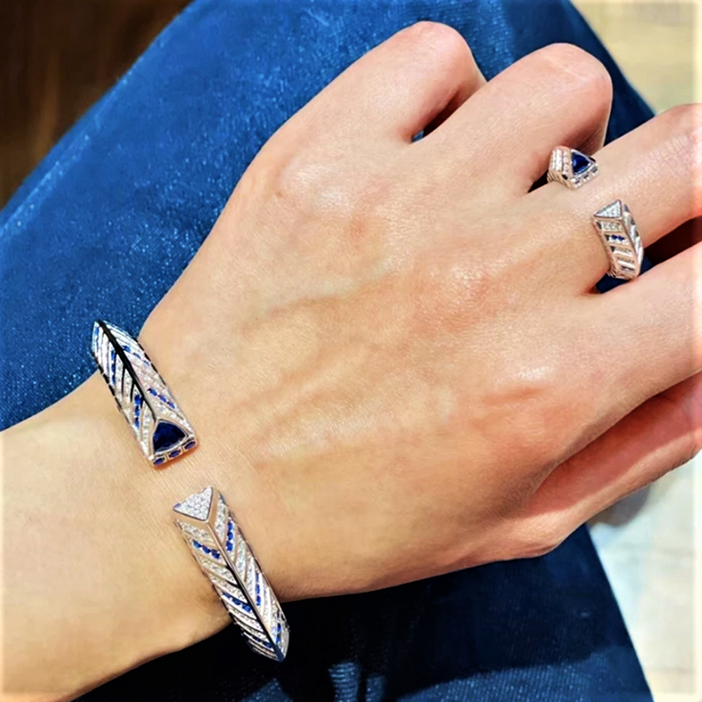 Bracciale Rigido con Zaffiri Coltivati e Brillanti Sintetici ad Alto Contenuto di Carbonio