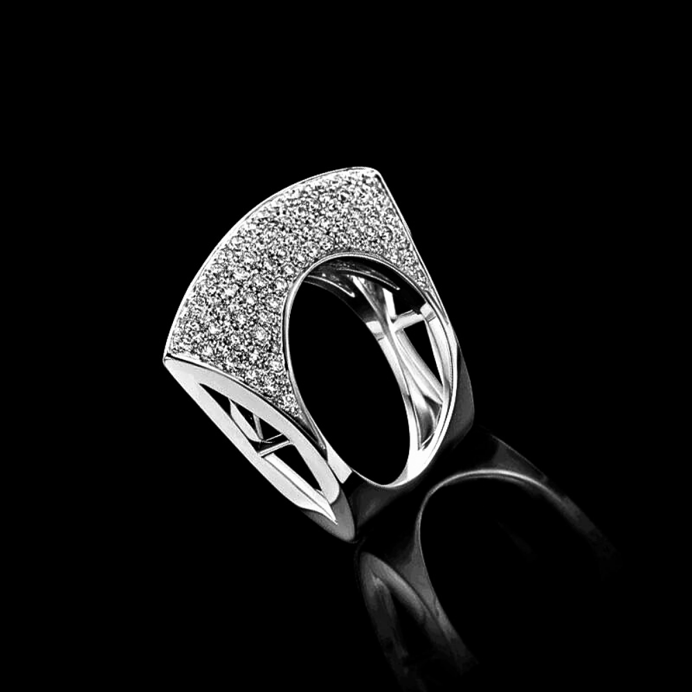 El anillo "Geometrías de luz" realza tu encanto