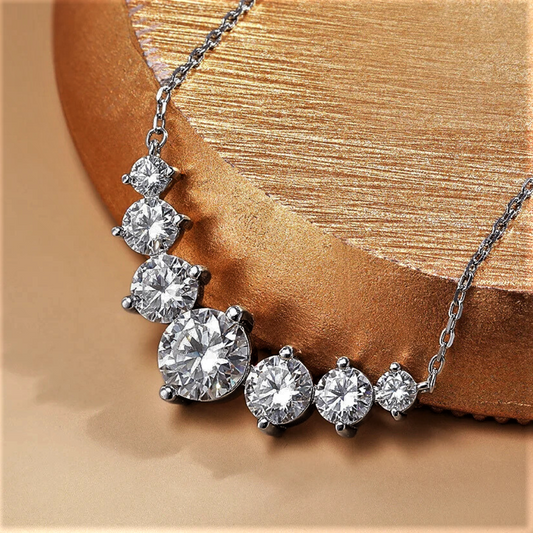 Collana Luna Crescente – Eleganza che Illumina