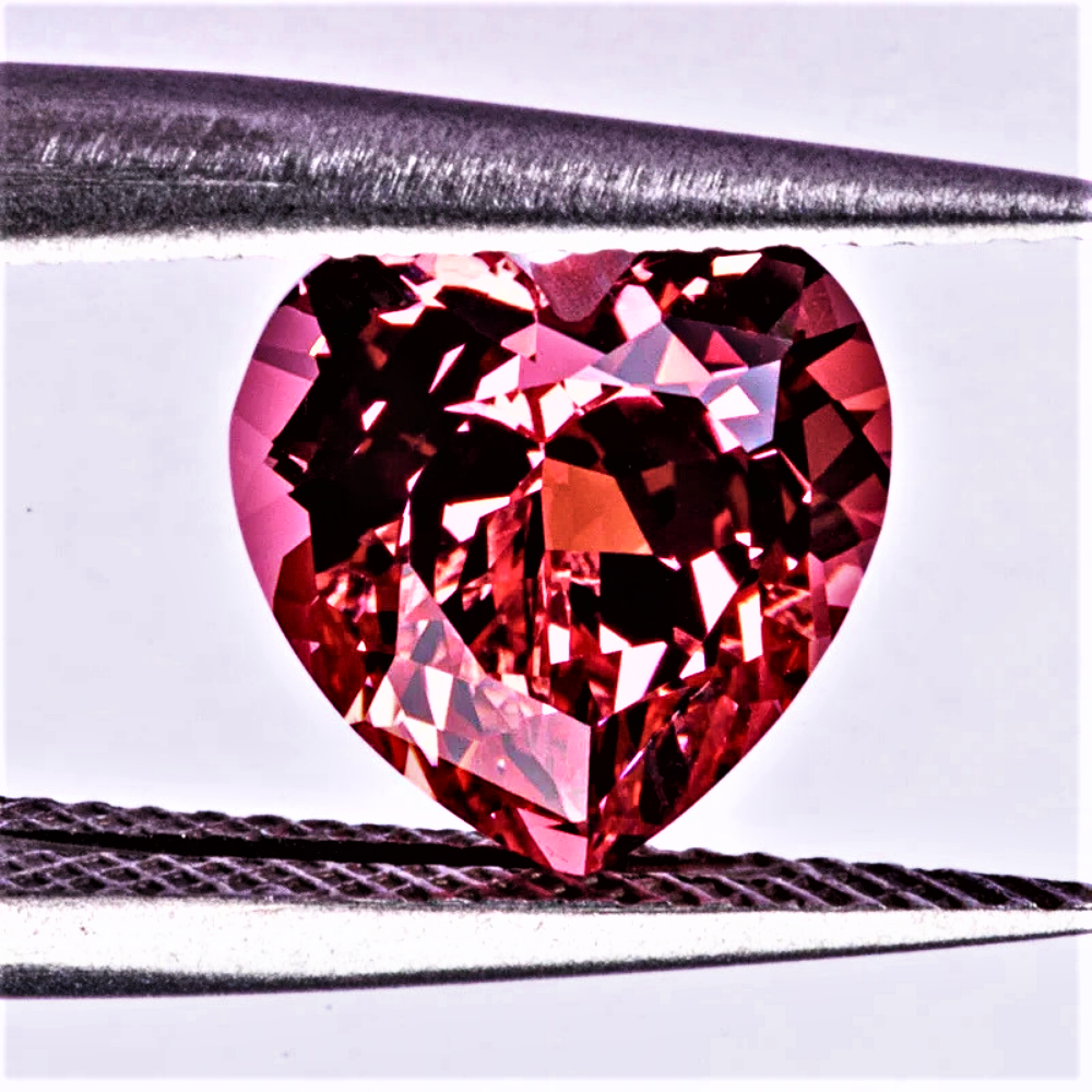 Zaffiro Padparadscha Lab Grown Taglio Cuore con Certificato