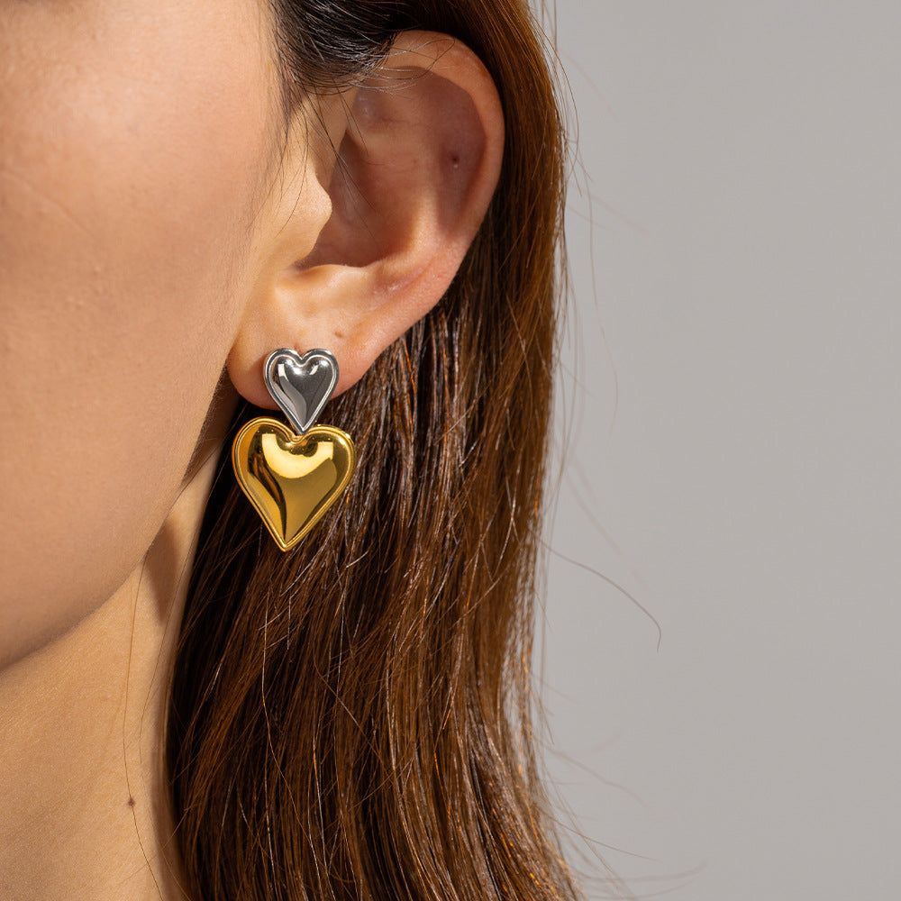 Pendientes de corazón de dos tonos: sencillez que sorprende