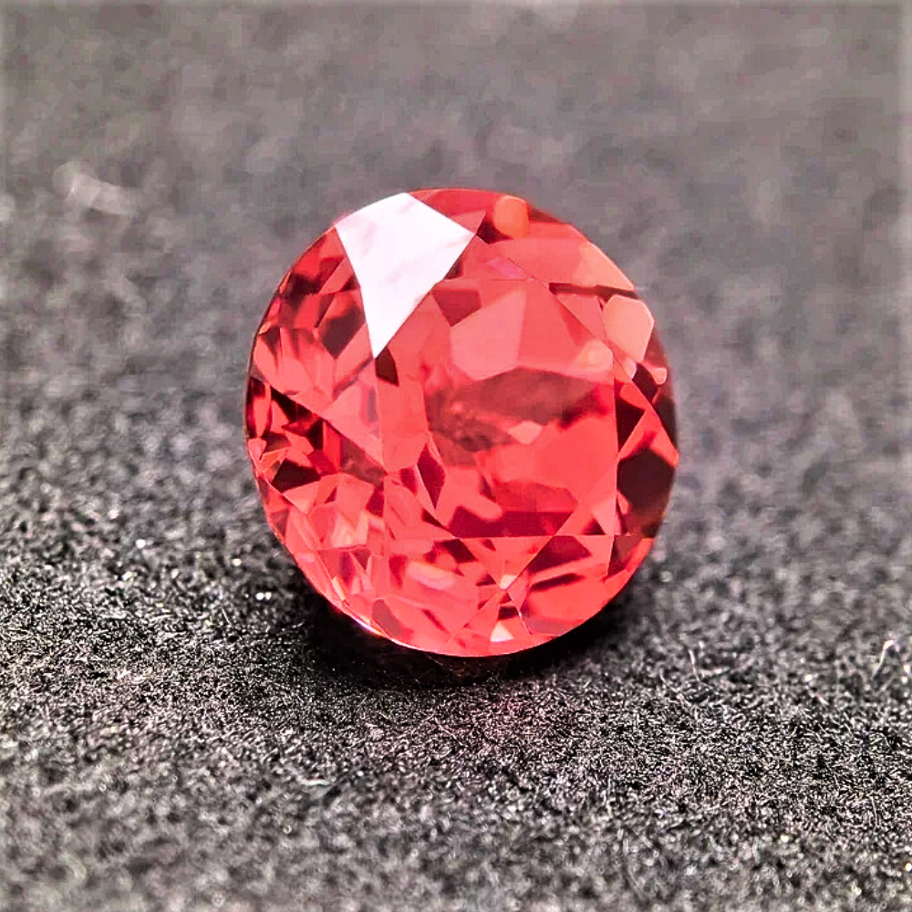 Zaffiro Padparadscha Lab Grown Taglio Brillante con Certificato