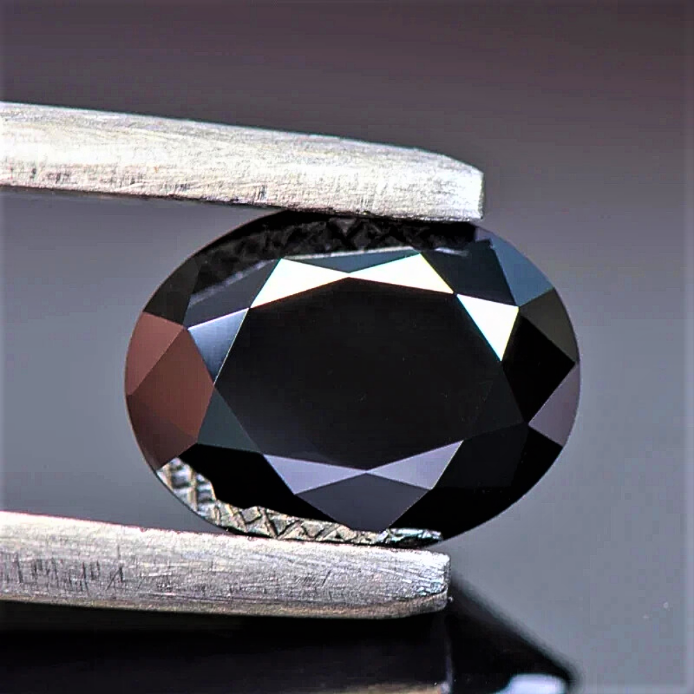 Moissanite Nera Taglio Ovale Certificata