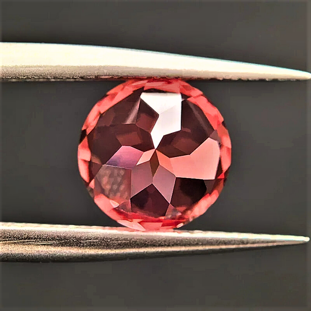 Zaffiro Padparadscha Lab Grown Taglio Brillante con Certificato