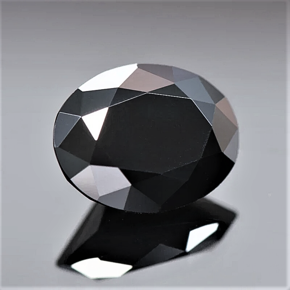 Moissanite Nera Taglio Ovale Certificata