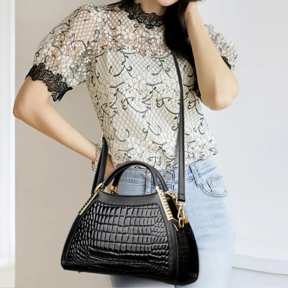 Borsa in Pelle di Vitellino Verniciata – Stile Croco e Dettagli Oro