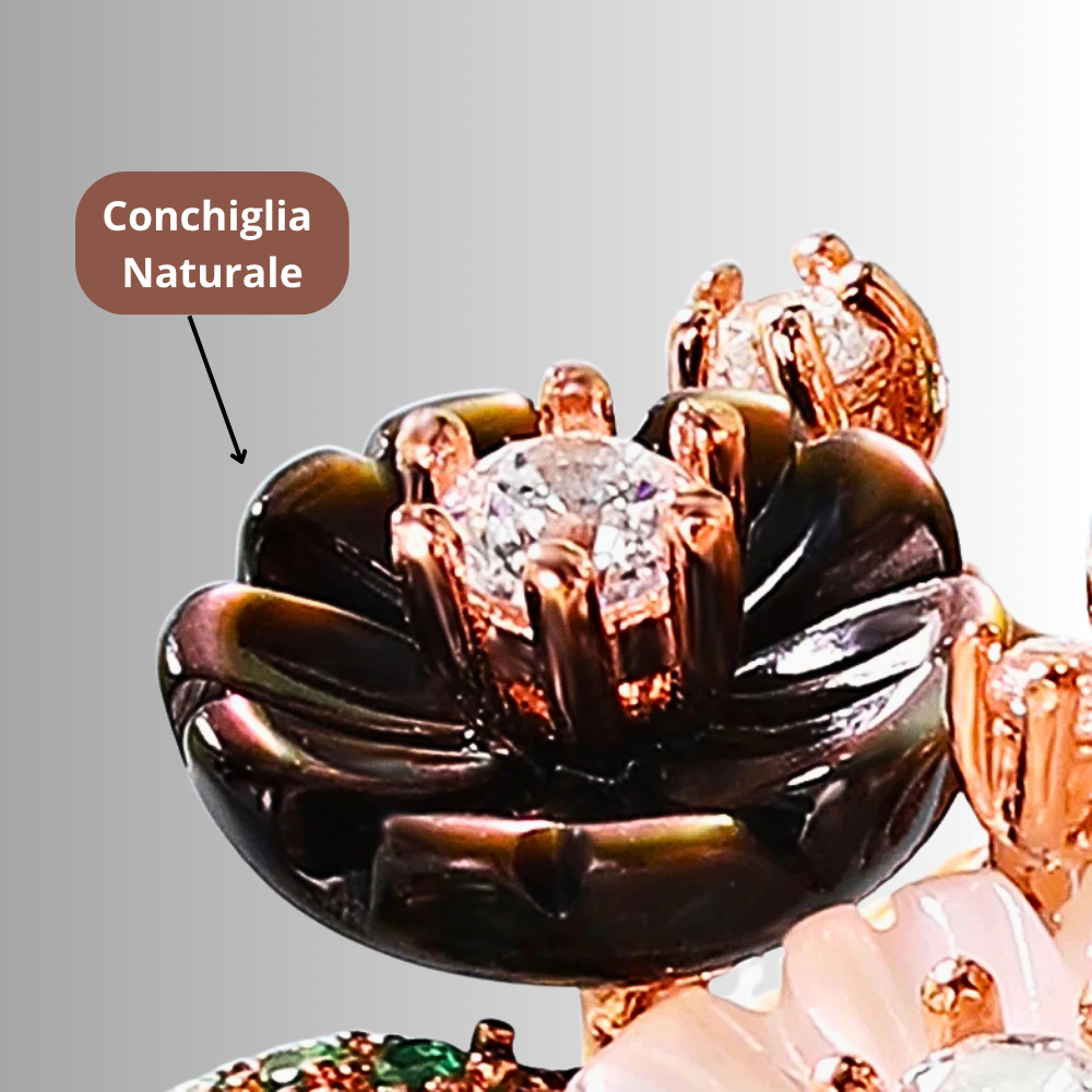 Anello con Conchiglie Naturali Intarsiate e Rubini e Smeraldi Sintetici