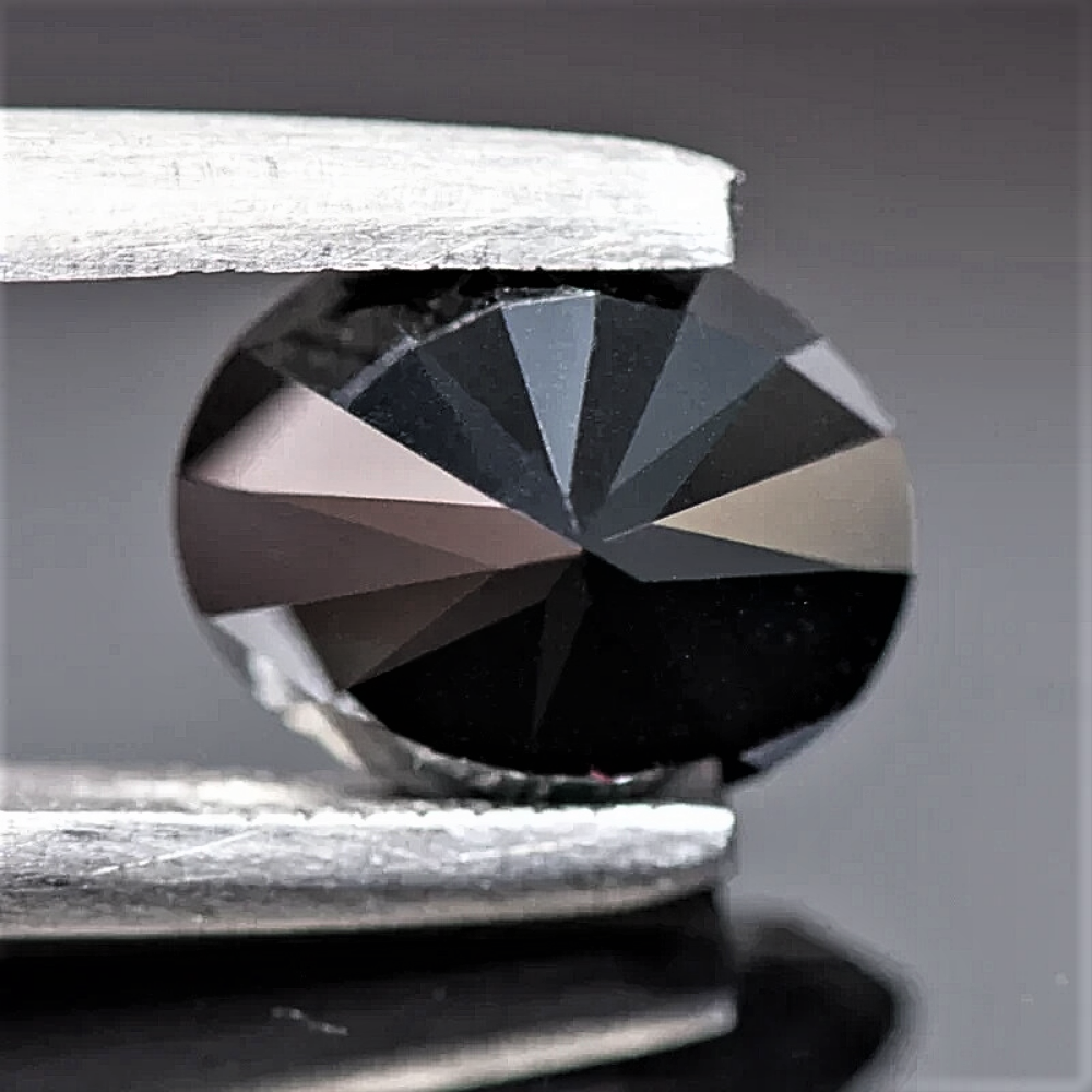 Moissanite Nera Taglio Ovale Certificata