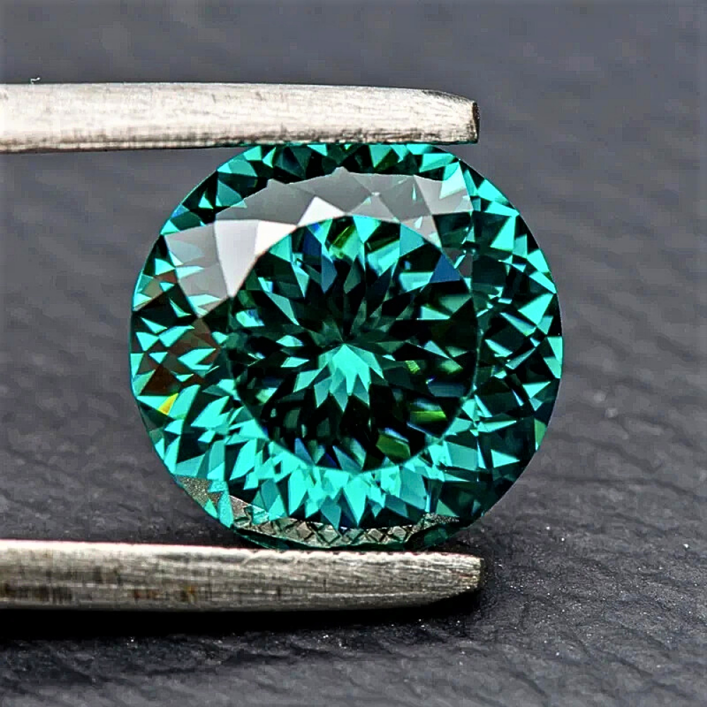 Moissanite Verde Smeraldo Taglio Brillante con 100 Faccette Certificata