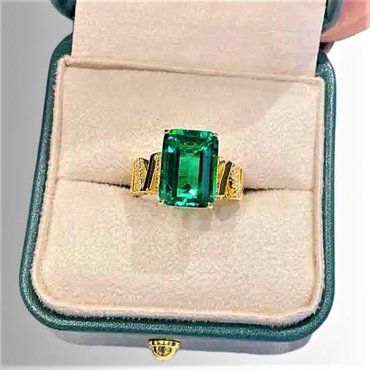 Anello con Smeraldo Coltivato Taglio Smeraldo da 9 ct e Brillanti Lab Grown