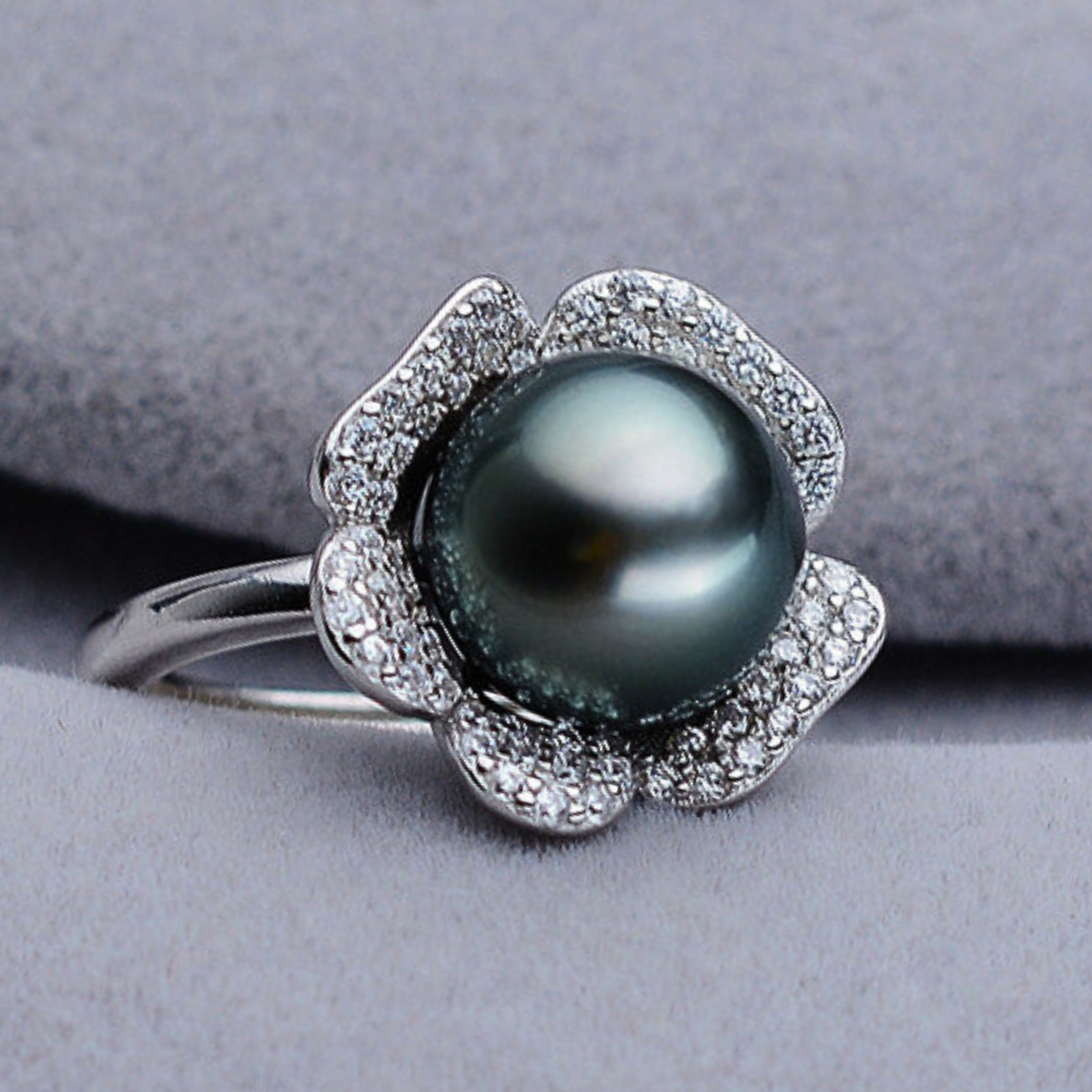 "South Sea" Ring with Natural Tahitian Pearl