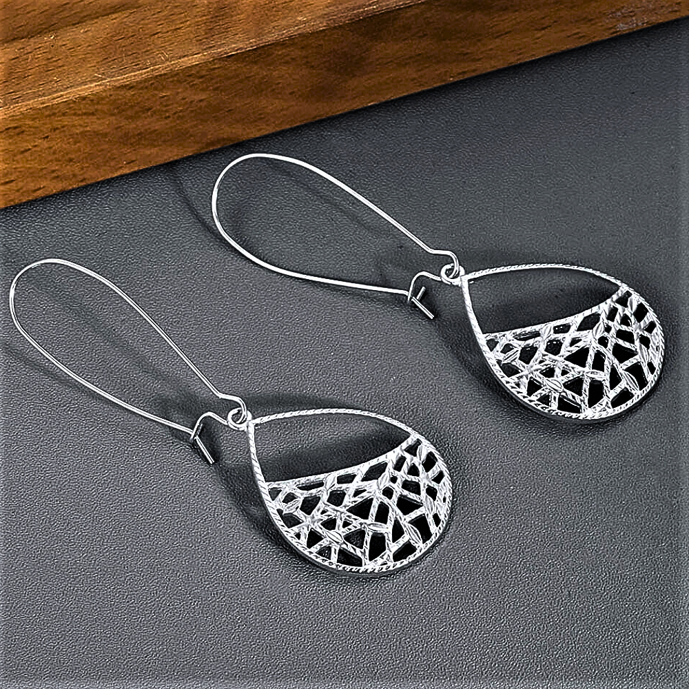 Pendientes de gota de rocío: elegancia geométrica