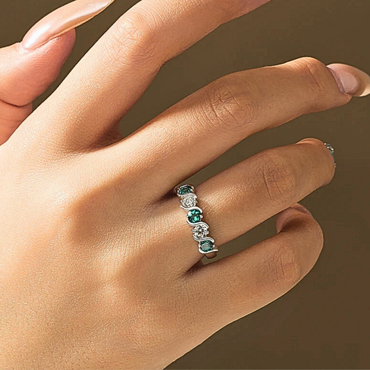 Fede a 5 pietre Bicolore in Mossanite