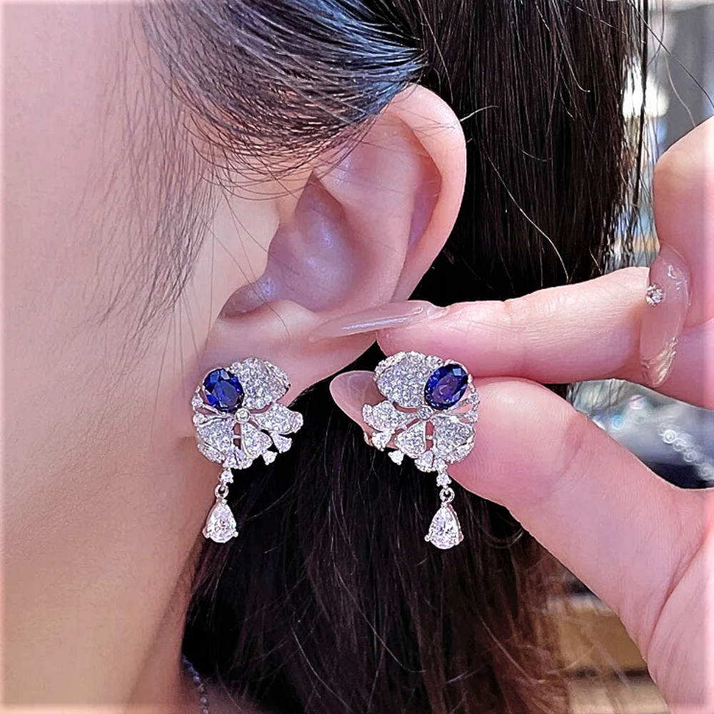 Orecchini con Zaffiri Blu Ovali Coltivati e Diamanti Lab Grown