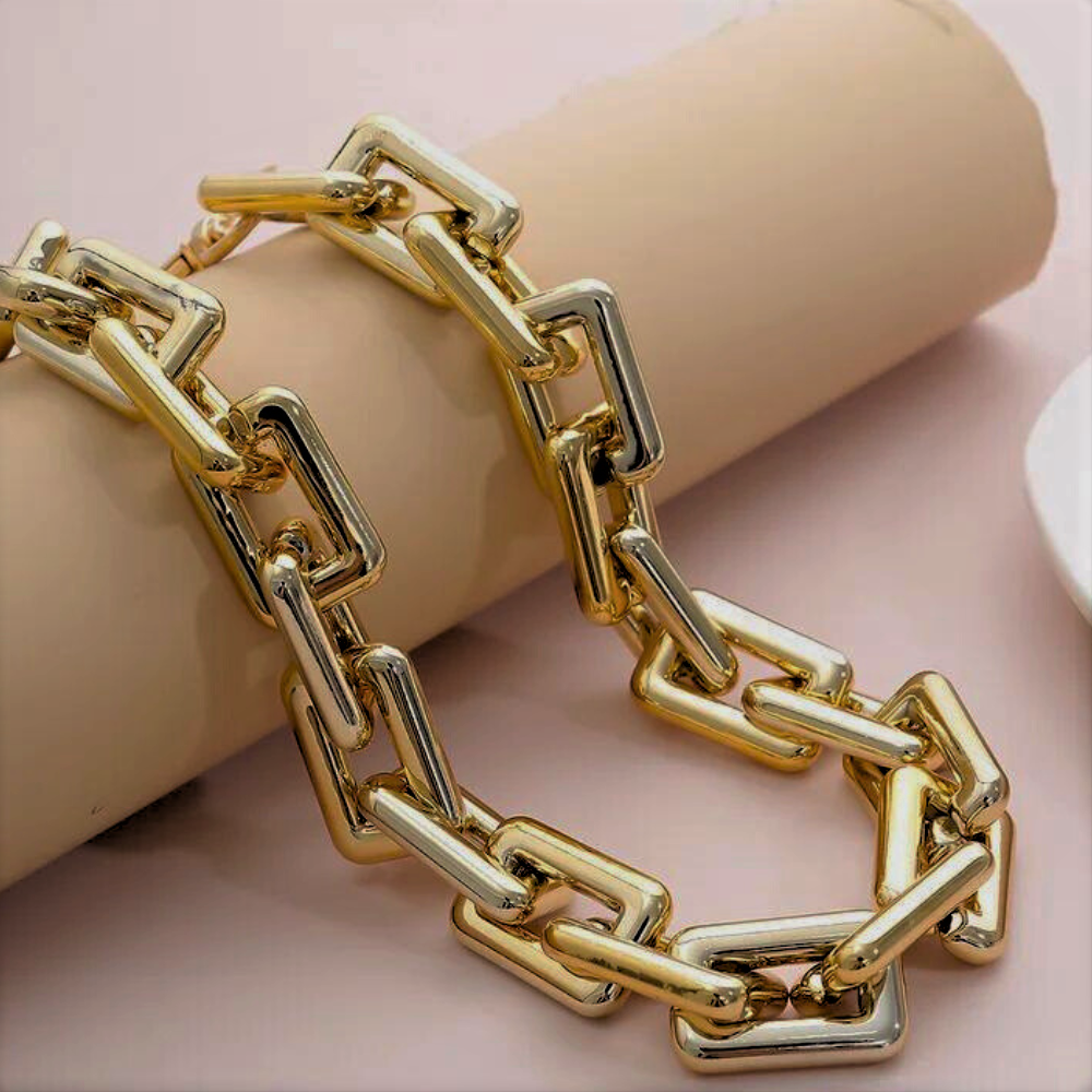 Collana "Rettangoli Luminosi": Eleganza e Audacia per un Look Inconfondibile