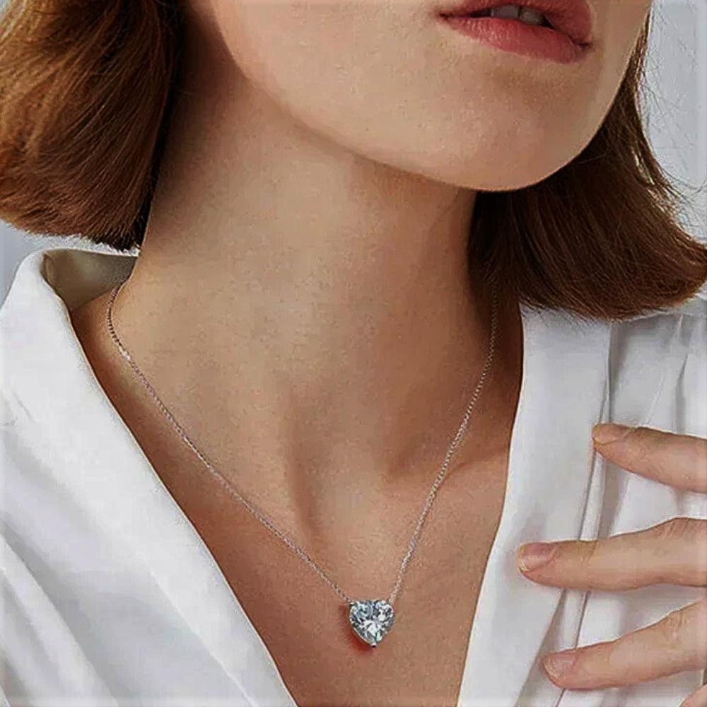 Collana Cuore Minimalista con Moissanite Certificata: La Forza della Semplicità