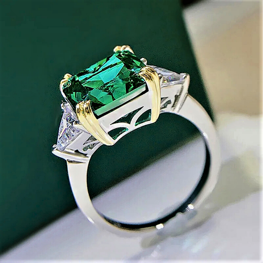 Trilogy con Smeraldo Quadrato di circa ct 5 con Triangoli