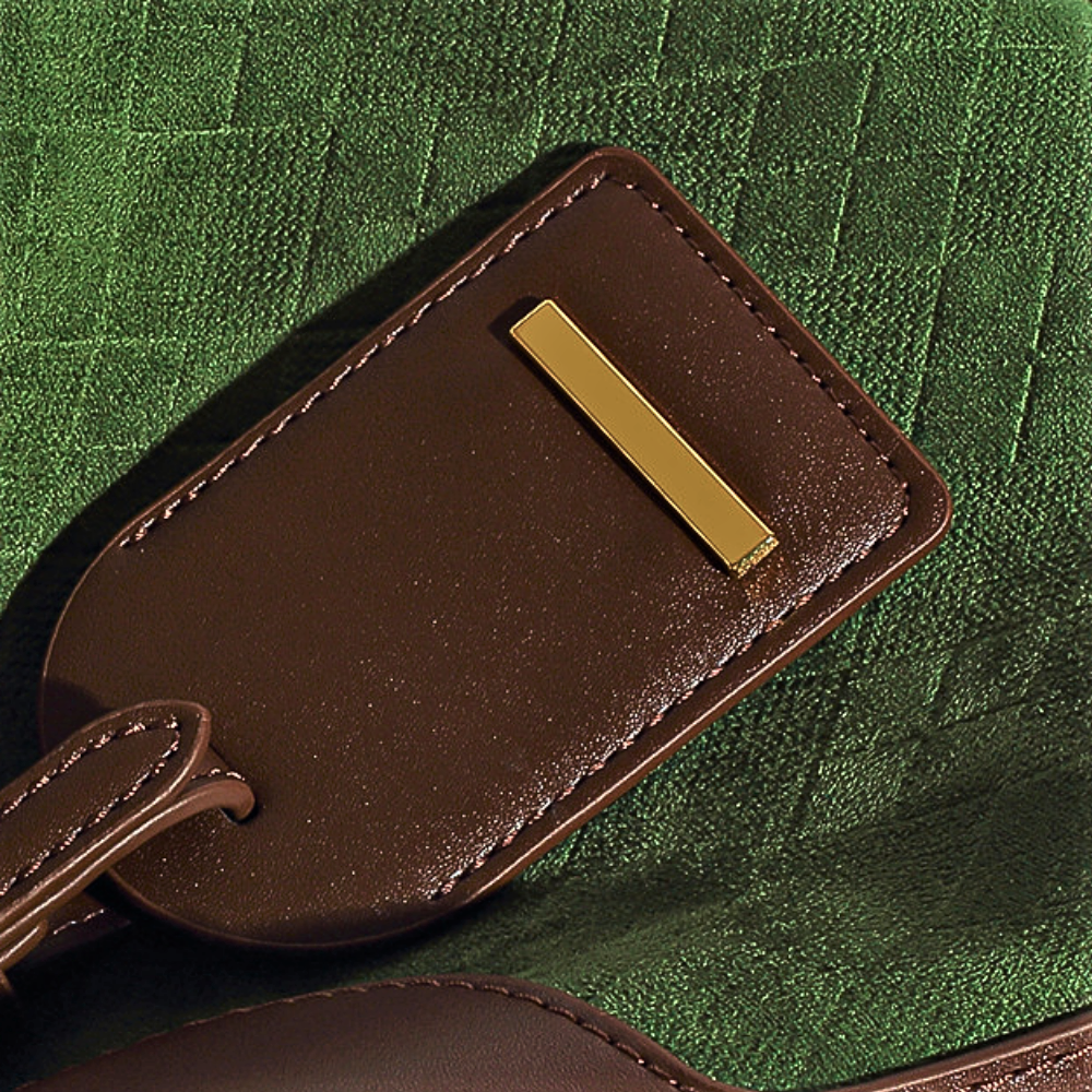 Bolso elegante de dos tonos, estilo y capacidad en un solo accesorio