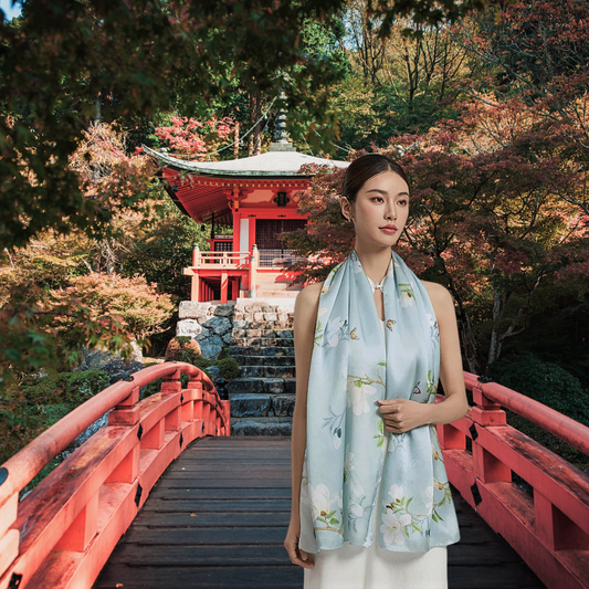 Sciarpa in Seta Pura 100% con Motivi Floreali