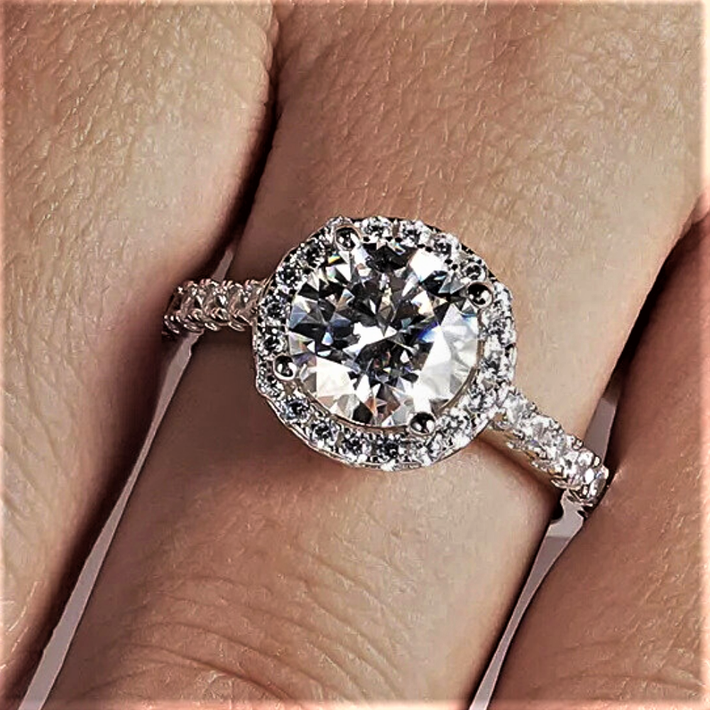 Anello "Corona di Luce" con Moissaniti: Un’Eleganza Senza Tempo