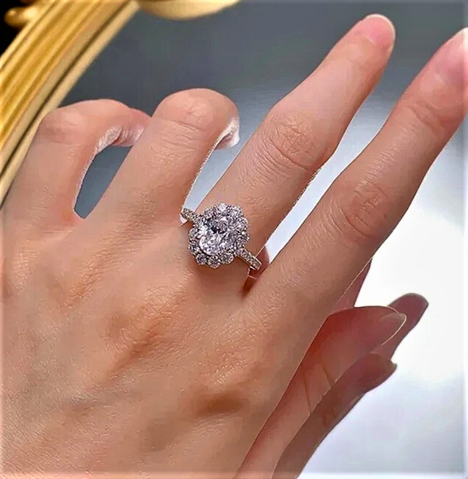 Anello a Fiore con Moissanite Ovale 3ct: Grazia, Luce e Fascino Infinito
