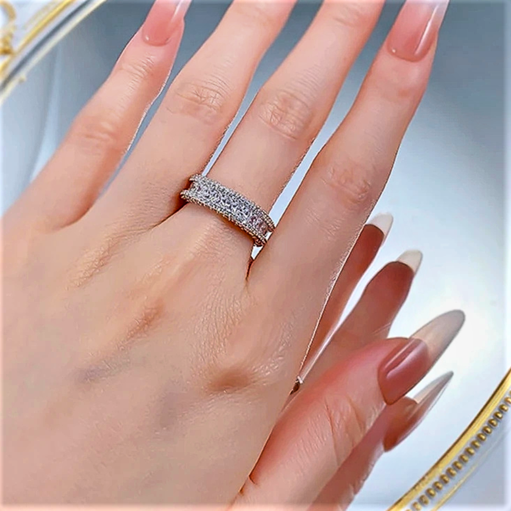 Fede Quadrata con Diamanti Taglio Princess e Brillanti Coltivati
