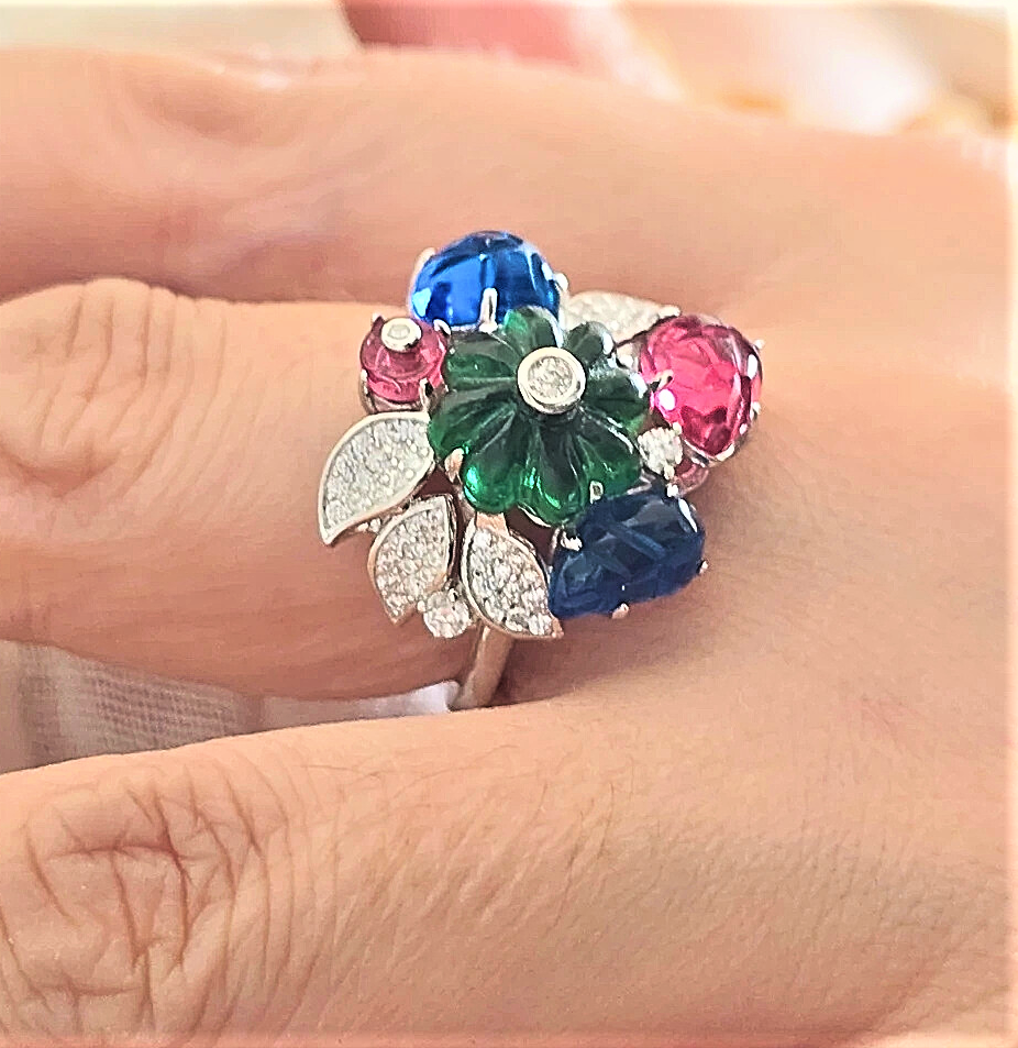 Anello con Smeraldi, Rubini, Zaffiri e Brillanti Sintetici ad Alto Contenuto di Carbonio
