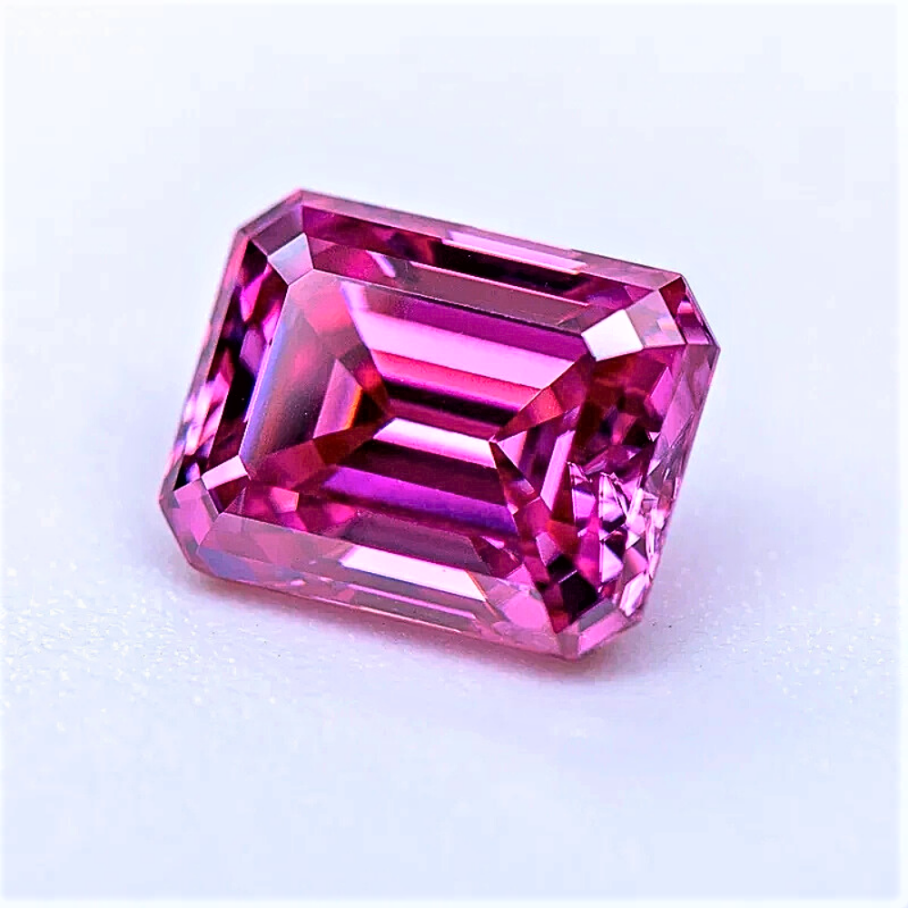 Moissanite Rosa Intenso Taglio Smeraldo Certificata
