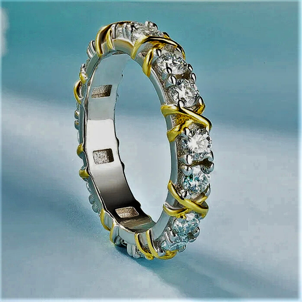 Fedina Eternity con Moissaniti e Dettagli in Oro Giallo: 1.60 carati di Geometrie Preziose