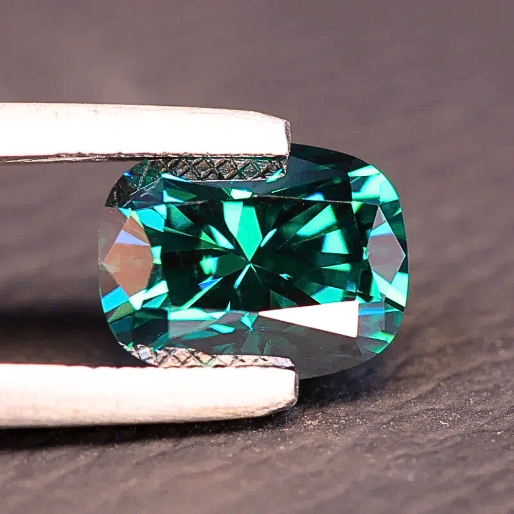Moissanite Verde Smeraldo Taglio Cuscino Allungato Certificata