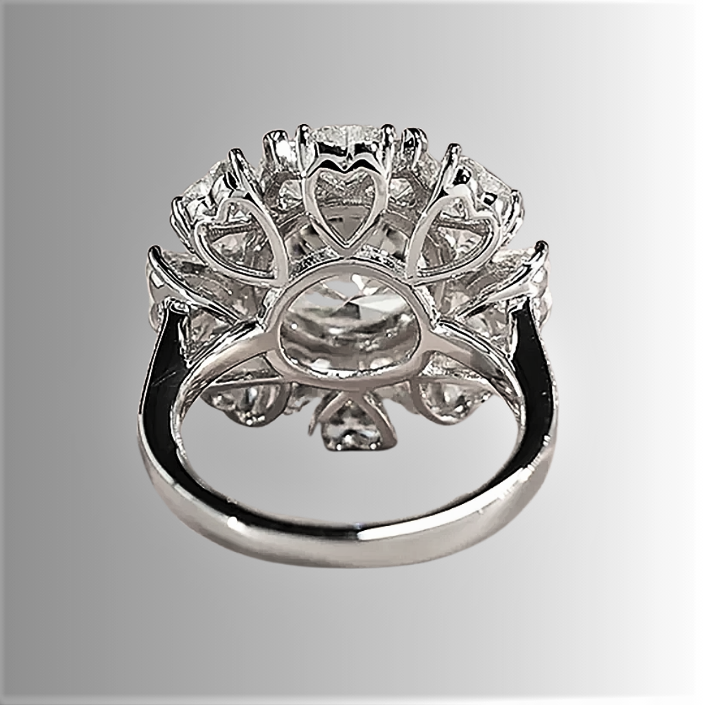 Anello "Fiore di Luce" con Moissanite da 5 ct circondata da Cuori: Un’Eclissi di Eleganza