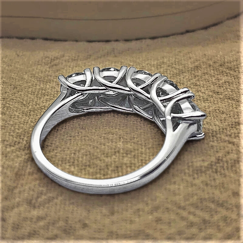 Fede a 5 Pietre con Moissanite D Color VVS1 per ct 2.5 o ct 5,00