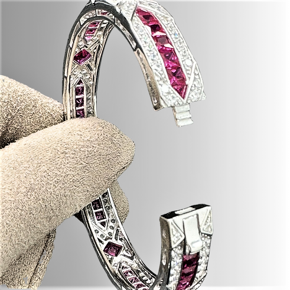 Mini Collezione di Bracciali Rigidi con Zaffiri, Smeraldi o Rubini Coltivati e Brillanti Sintetici