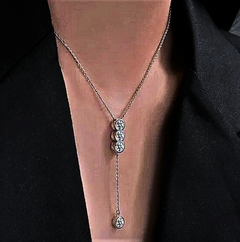 Collar “Línea de Luz”: encanto y esplendor minimalista