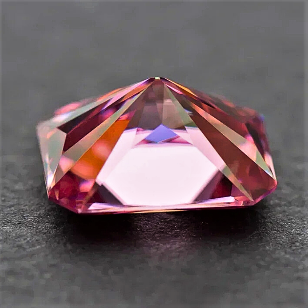 Moissanite Rosa Intenso Taglio Radiant Certificata