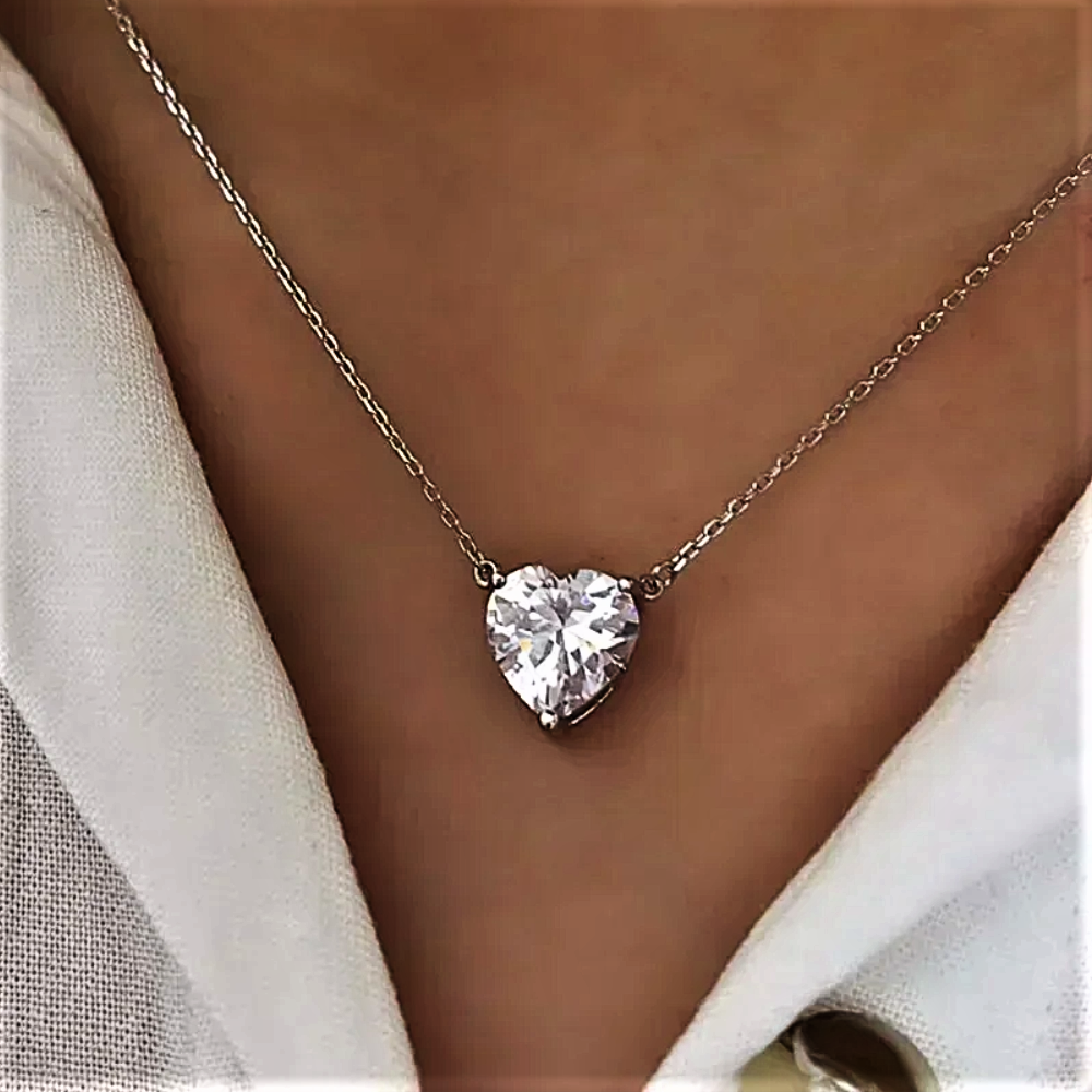 Collana Cuore Minimalista con Moissanite Certificata: La Forza della Semplicità