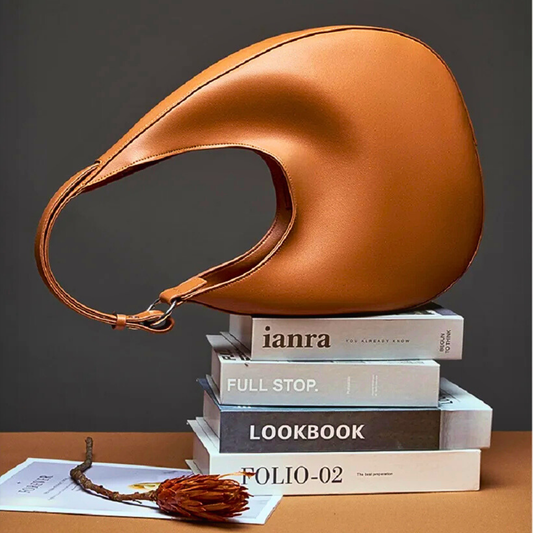 Borsa Hobo Allungata in Vera Pelle di Vitellino