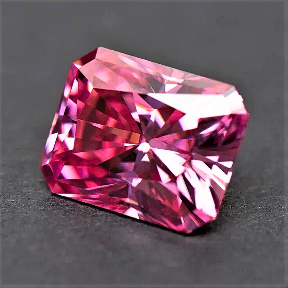 Moissanite Rosa Intenso Taglio Radiant Certificata
