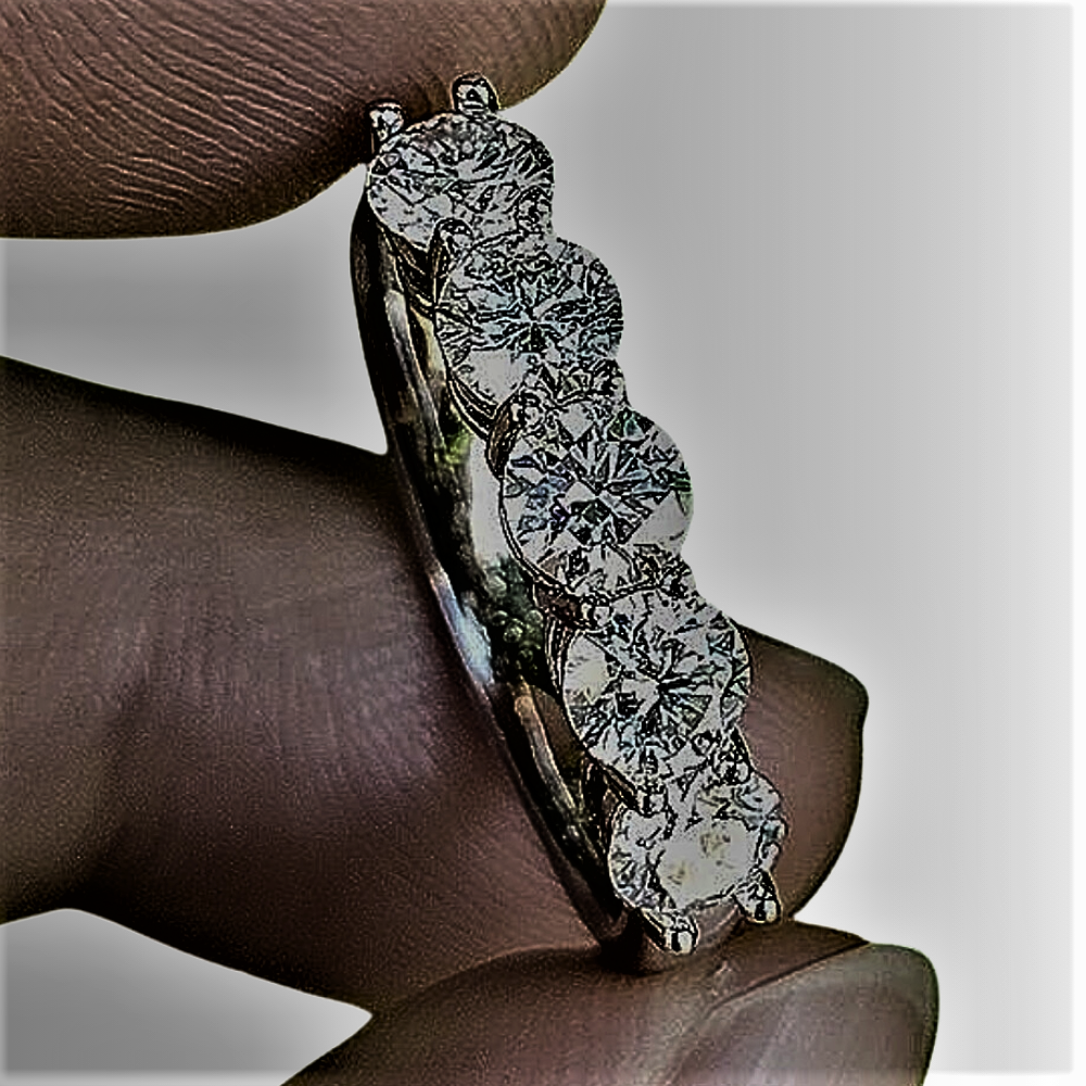 Anillo de cinco luces: símbolo de amor y estabilidad