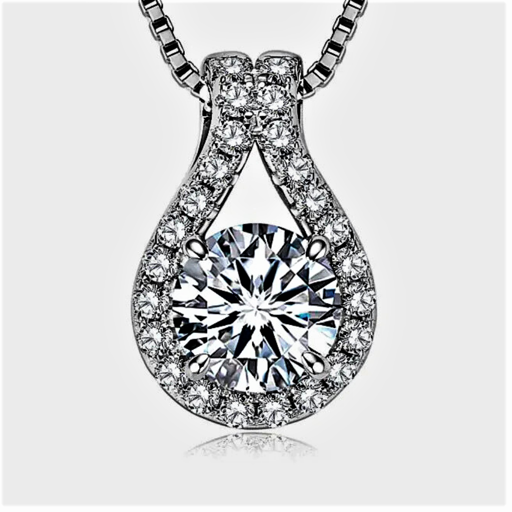 Collana "Goccia di Luce" – Radiosa da Ogni Angolazione