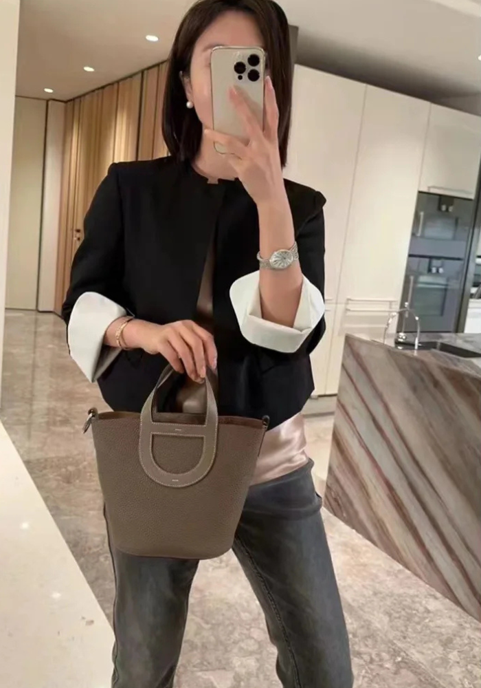 Borsa Tote a Secchiello in Vera Pelle di Vitellino