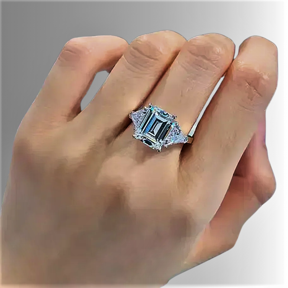 Anello Taglio Smeraldo e Triangoli per 5 Carati – Collezione Moissanite GlamLuxe
