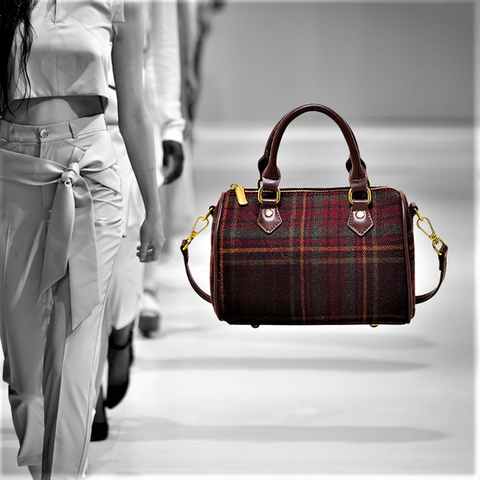 Mini Bag in Stile Scozzese: Eleganza e Trend in Formato Compatto