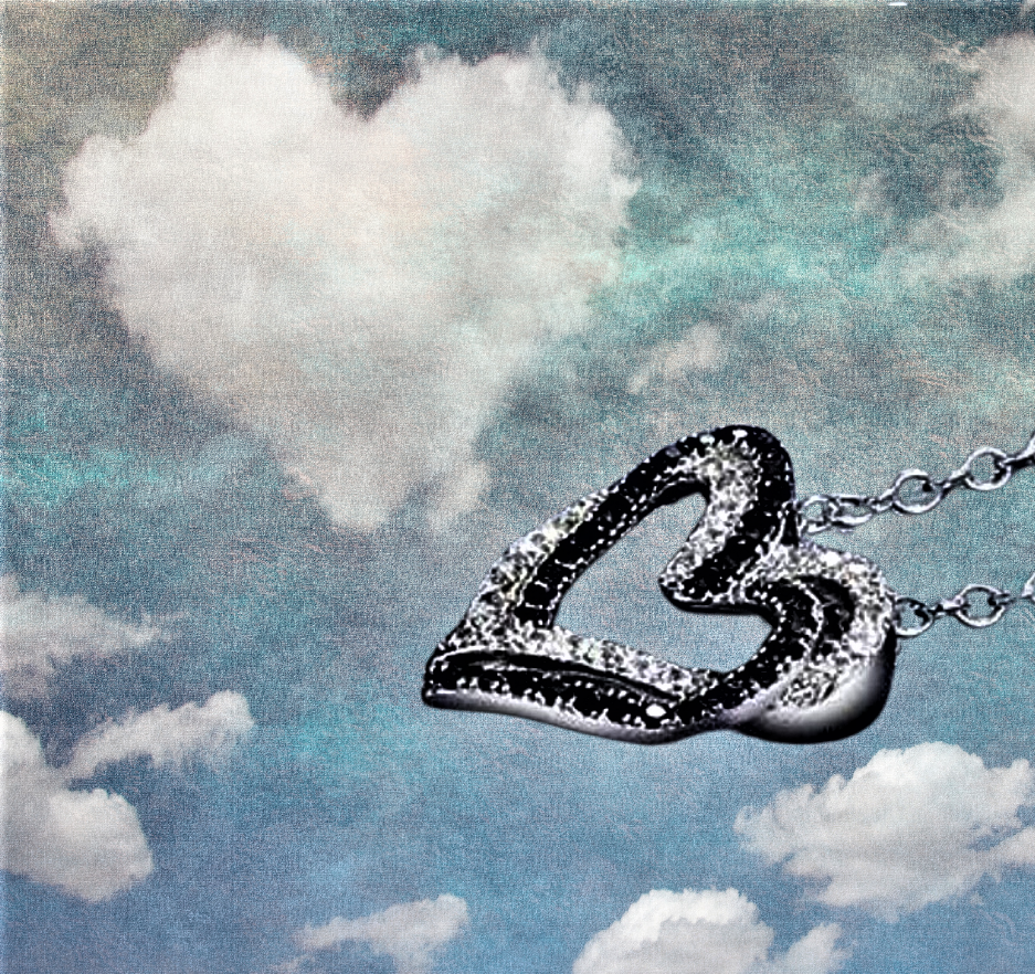 El collar "Corazones entrelazados" celebra el amor verdadero