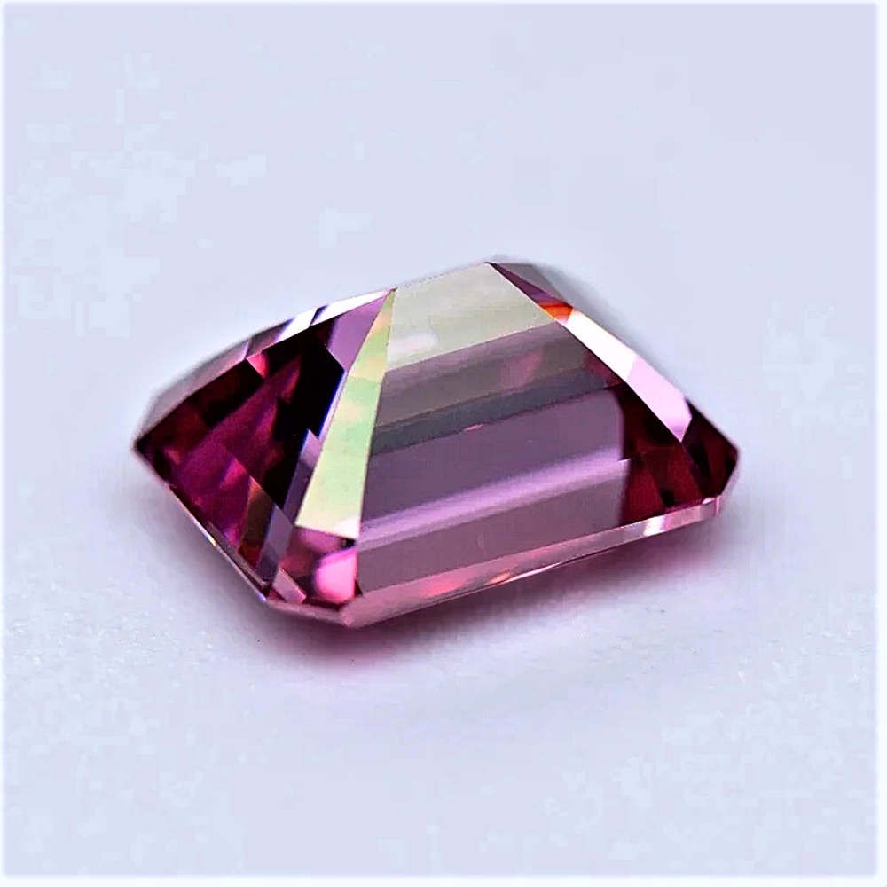Moissanite Rosa Intenso Taglio Smeraldo Certificata