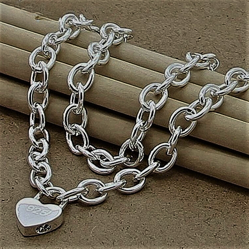 Collar “Safe Love”: la elegancia de un candado de amor