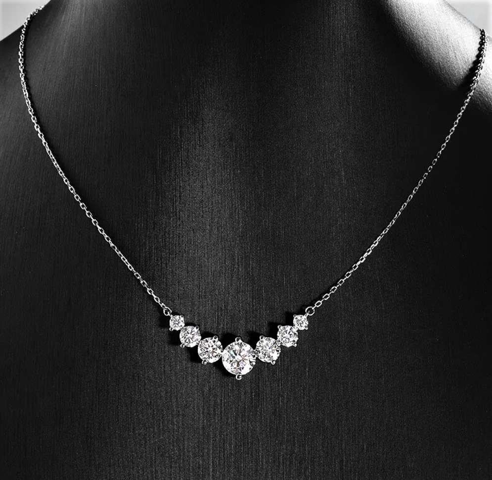 Collana Luna Crescente – Eleganza che Illumina