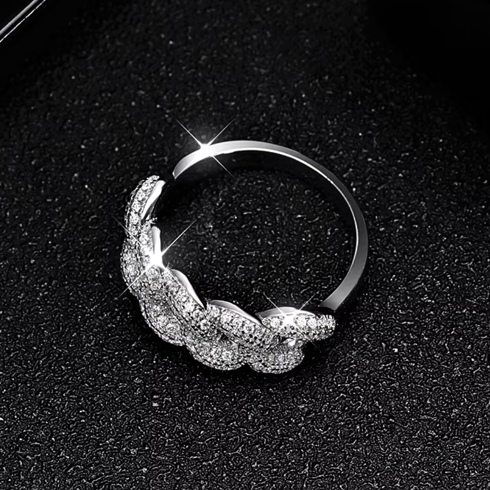 Anello con Maglie Gourmette e Moissaniti: Microdiamanti, Massima Eleganza