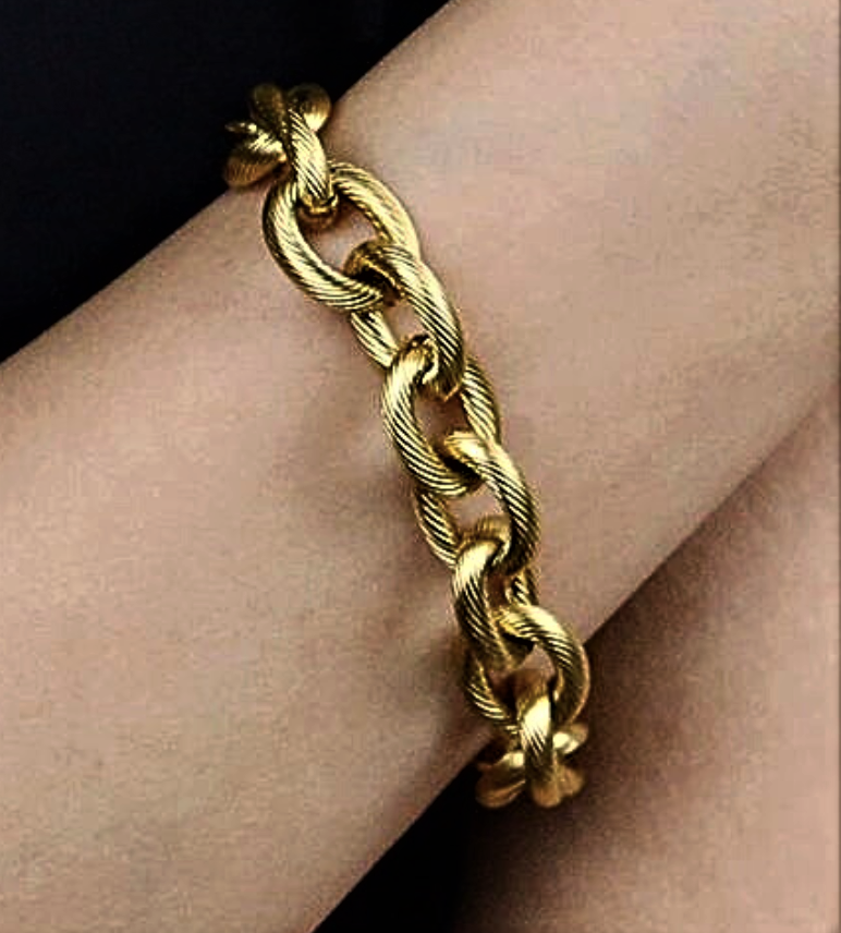 Necklace and Bracelet Set A Timeless Classic