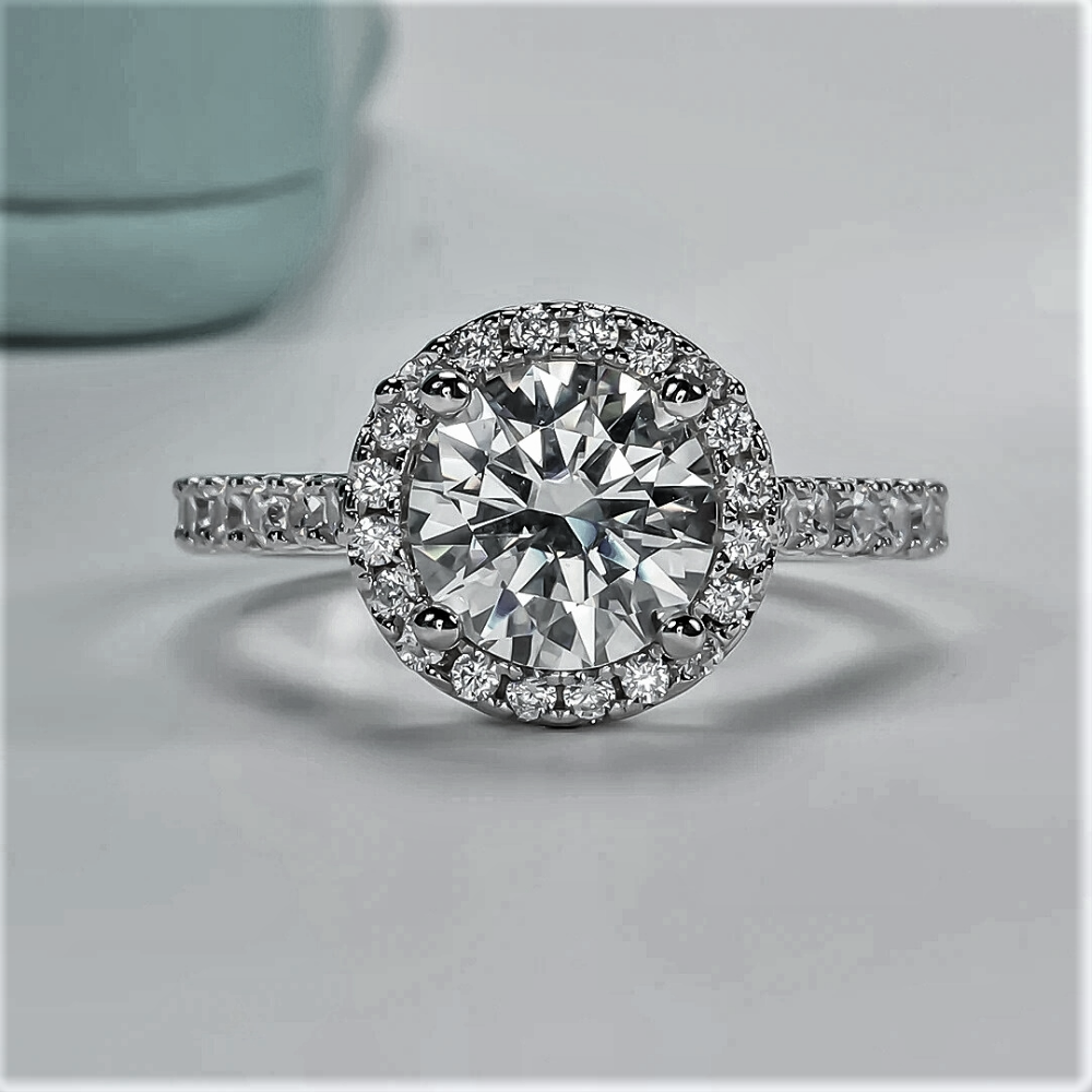 Anello "Corona di Luce" con Moissaniti: Un’Eleganza Senza Tempo